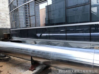 空調外機組管道保溫工程施工現場圖